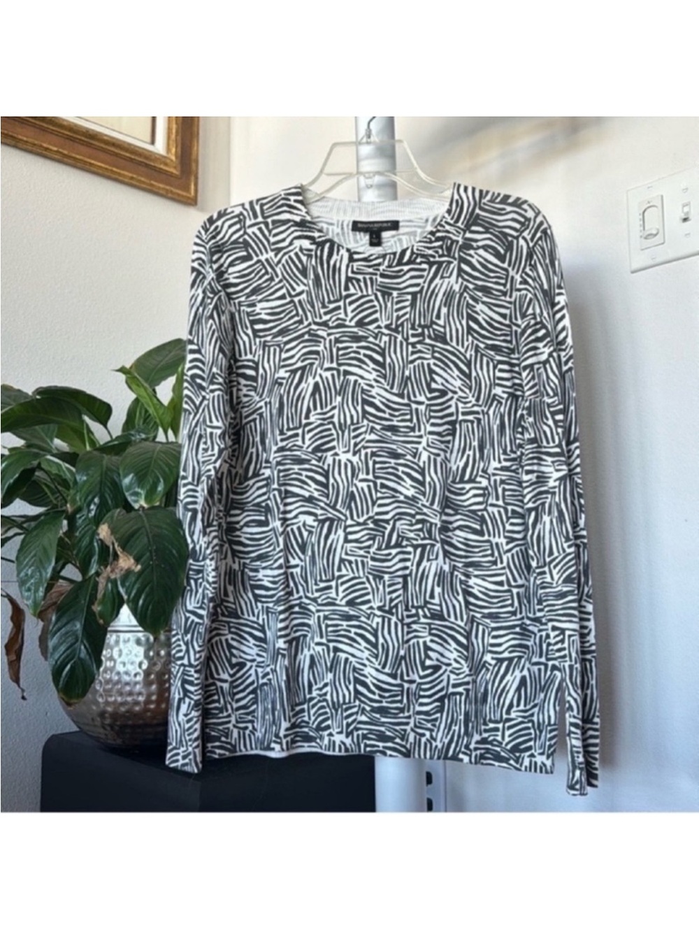 NWT Banana Republic Cotton Fitted Sweater Top Sz L Crew Artsy Gray White